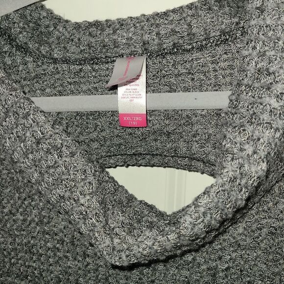 No Boundaries Cowl neck keyhole back tunic - Picture 2 of 9